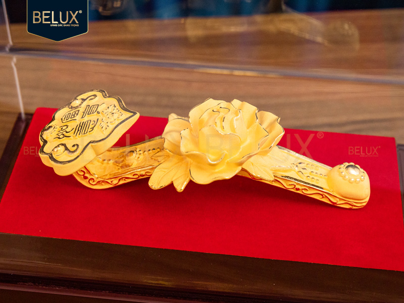 Gậy Như Ý Hoa dát vàng cát 15x5.5x5cm